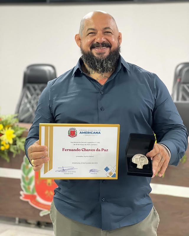 Sensei Fernando Malhação com a Medalha de Mérito Ayrton Senna
